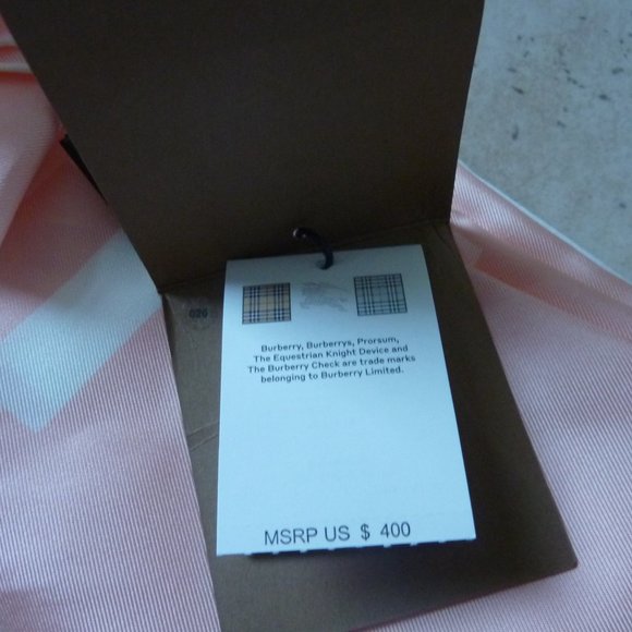 [[[BURBERRY]]] 'Inverse' Branded Text Square Scarf - Picture 4 of 8